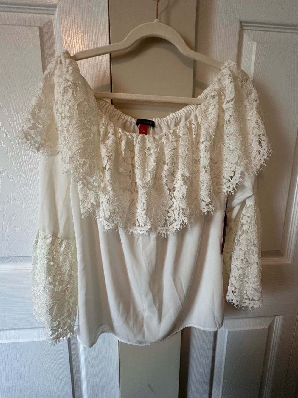 Women’s Vince Camuto Lace Bell Sleeve Off Shoulder Blouse in New Ivory  Sz:L NWT